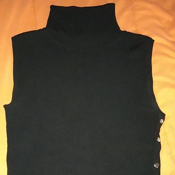Sleeveless turtleneck - Picture 3 of 4